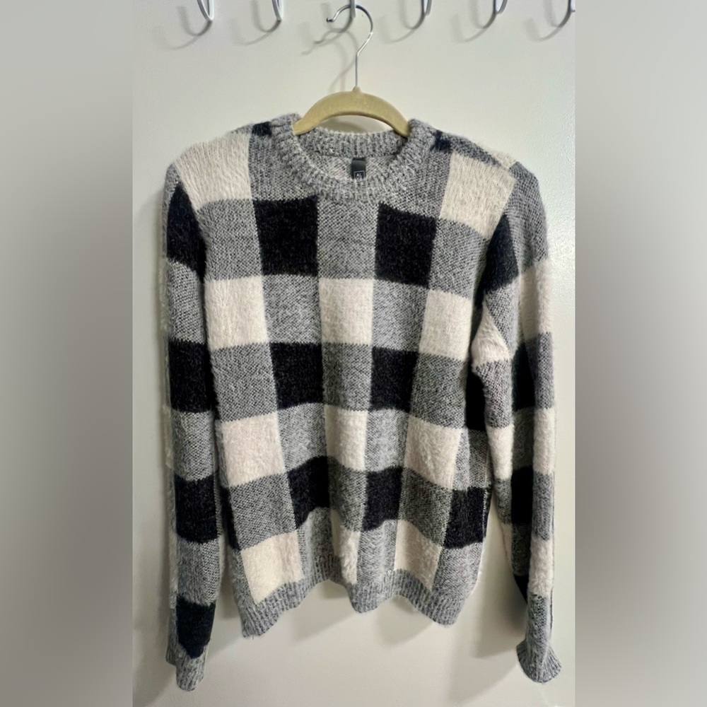 ALYA | Women’s Plaid Black and White Sweater